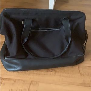 Shay Mictchell’s Béis Weekend Travel Tote